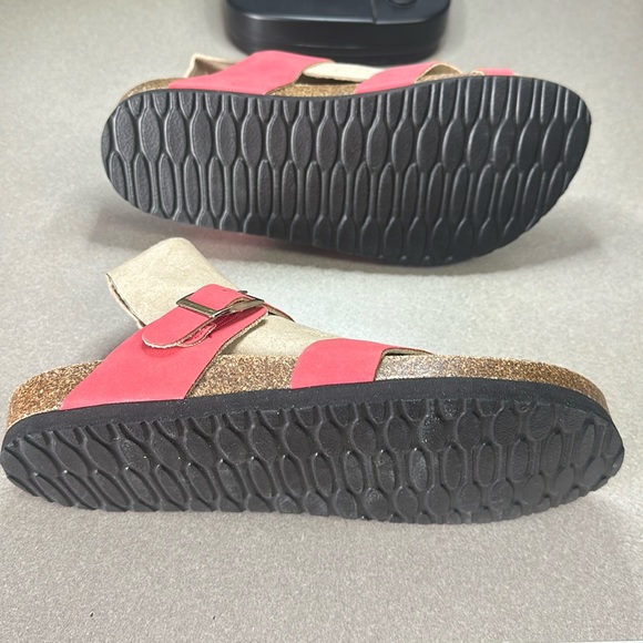 Cliffs by White Mountain. Woman’s Sandel size 8M Coral color / buckle closure - Picture 5 of 11